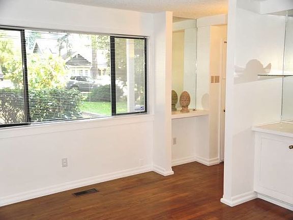 4th image of 723 98th Ave NE