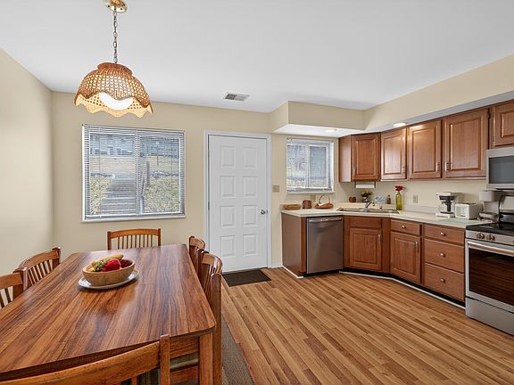 4th image of 1024 Hancock Cir APT 31