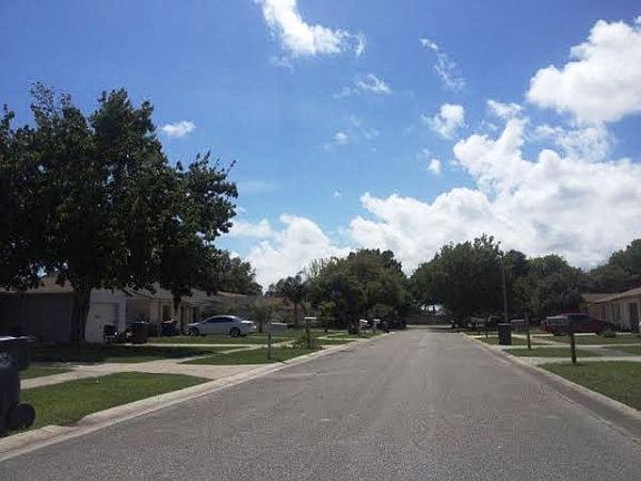 2nd image of 820 Poinciana St