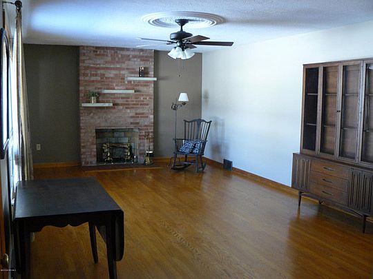 3rd image of 1500 Claremont Ct