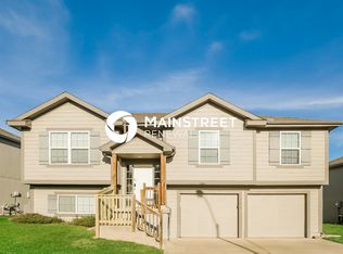 21715 Westover Rd, Peculiar, MO 64078