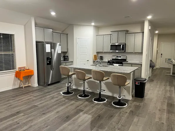 9828 Tinsley St, Aubrey, TX 76227
