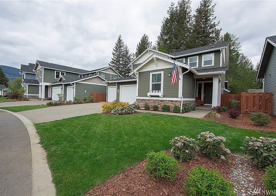 1st image of 1062 SE 10th St
