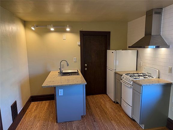 3rd image of 168 Gibbs St APT 6