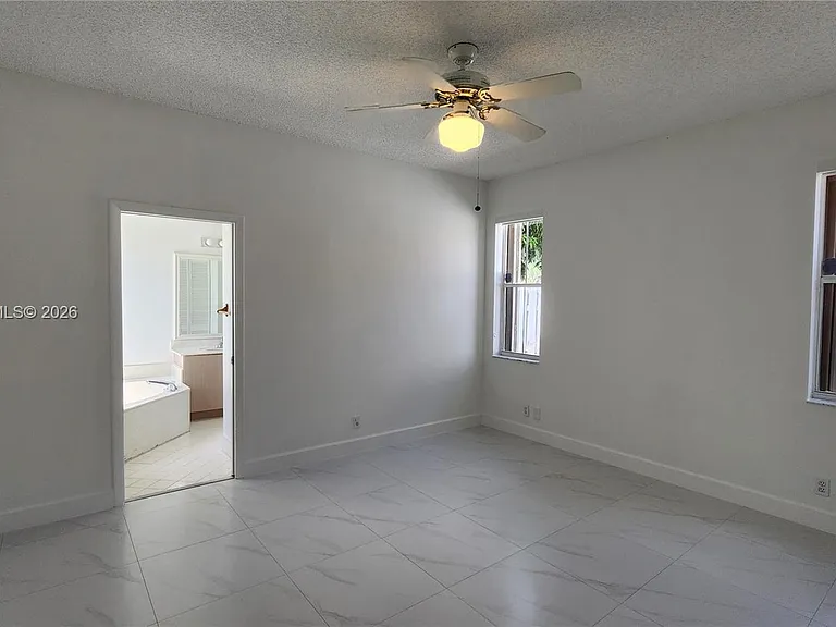 924 Falling Water Rd — Photo 7