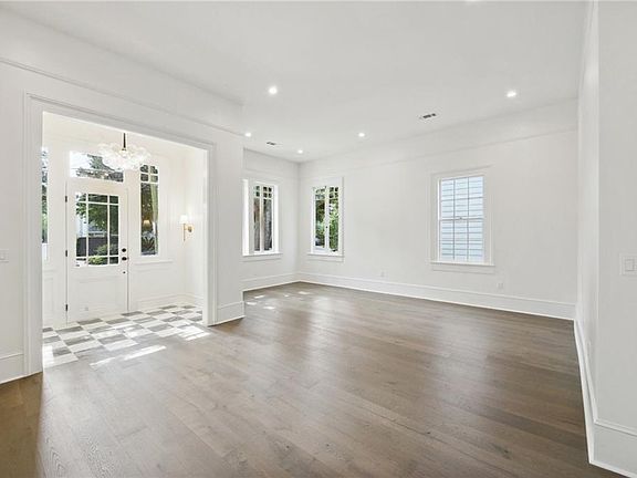 4th image of 826 Nashville Ave