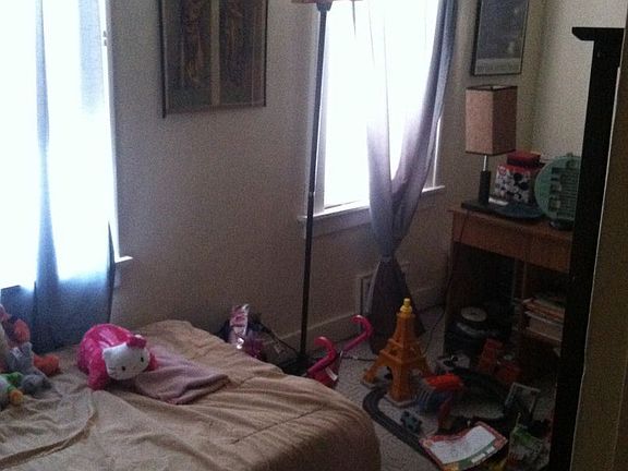 4th image of 1579 N Warren Ave #A