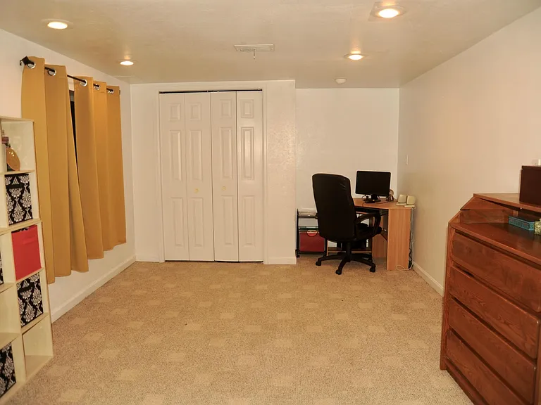 424 S Loomis Ave — Photo 15