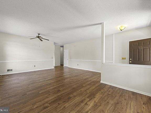 3rd image of 108 Robin Ln