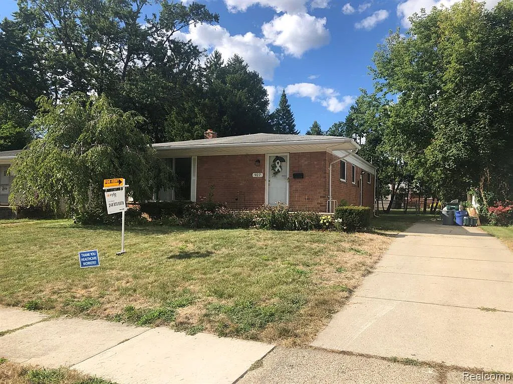 927 Woodlawn Ave photo 1