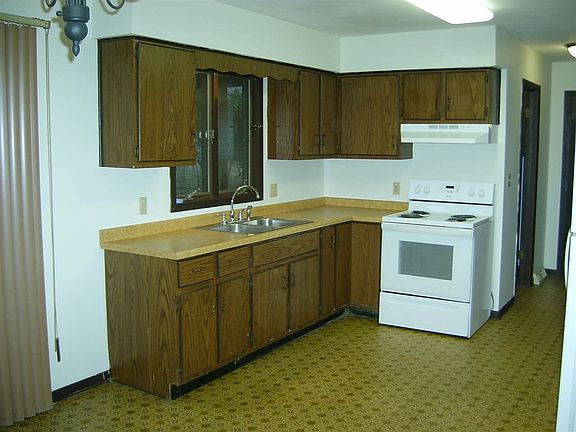 5th image of 4 Petunia Cir