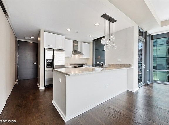 4th image of 240 E Illinois St APT 1402