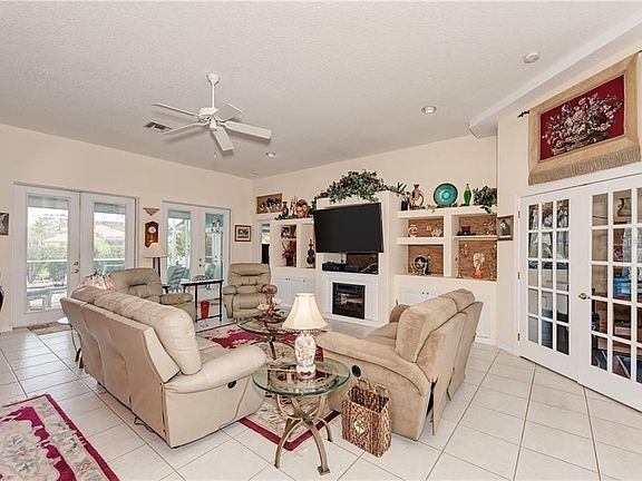 5th image of 609 Rotonda Cir