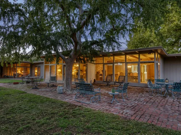 5646 E Park Circle Dr, Fresno, CA 93727