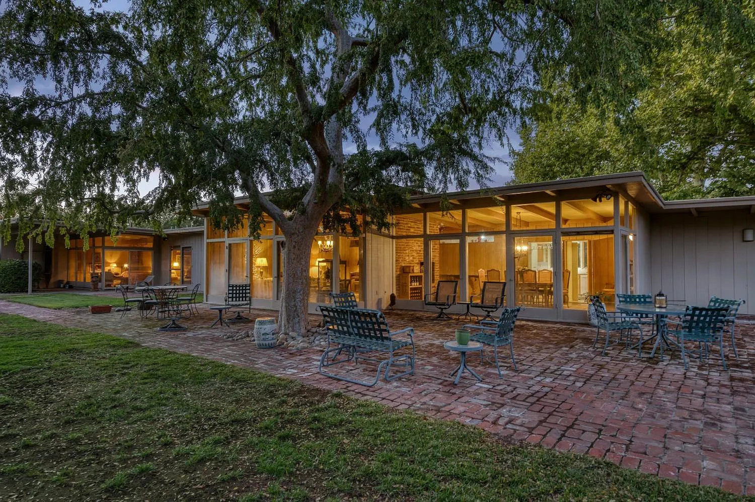 5646 E Park Circle Dr photo 1