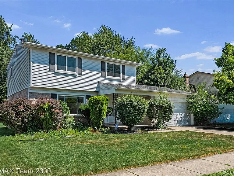 2053 Brookfield St — Photo 1