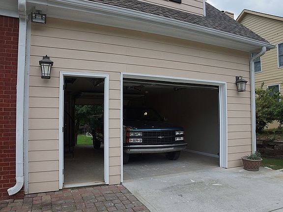 3rd garage with boat door