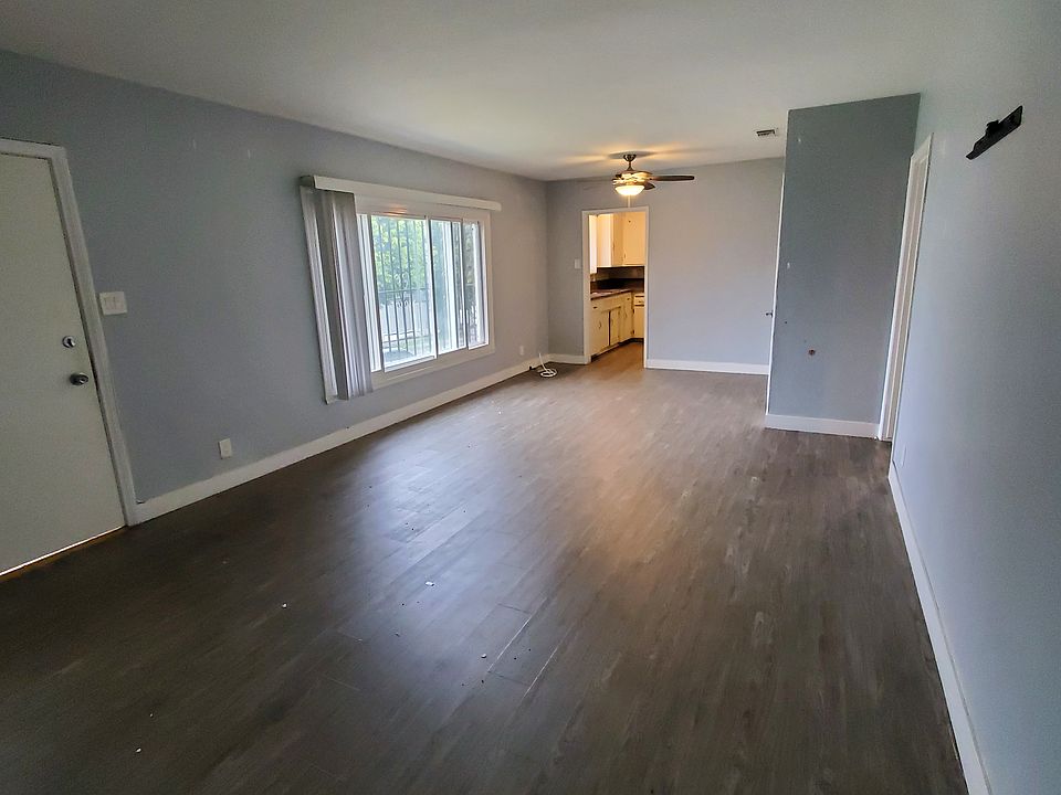 1st image of 8422 Crenshaw Dr #8422