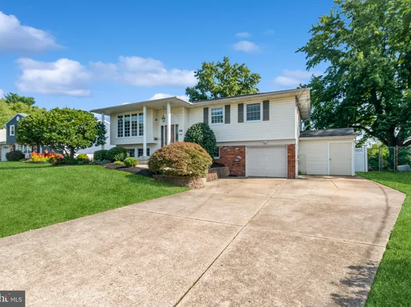 28 Dartmouth Dr, Delran, NJ 08075