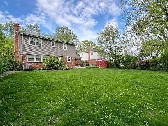 5th image of 604 S Reuter Dr