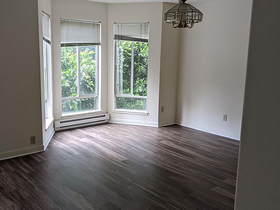 2nd image of 1889 Oak St #3