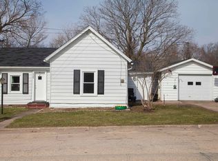 325 N Grand St, Livingston, WI 53554