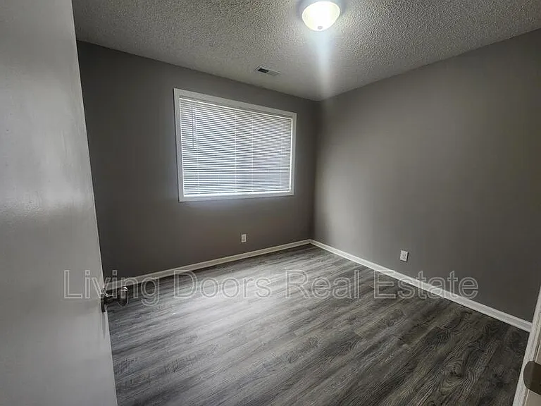 660 S 20th St #5 — Photo 7