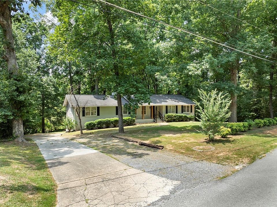 1st image of 7 Thrushwood Rd NE
