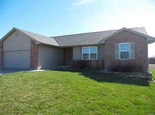 1026 Southway Ct, Bowling Green, MO 63334