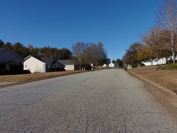 4th image of 225 Augustine Dr