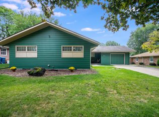 2240 Mayflower Dr, Aurora, IL 60506