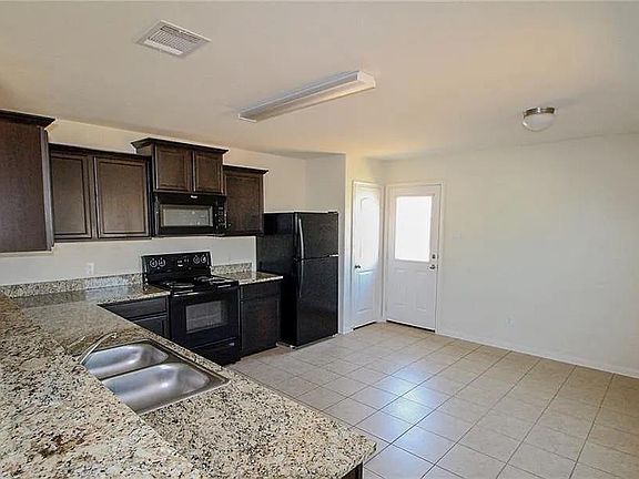 Kitchen - Granite Counter tops