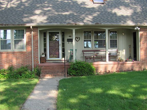 2nd image of 259 N River Dr