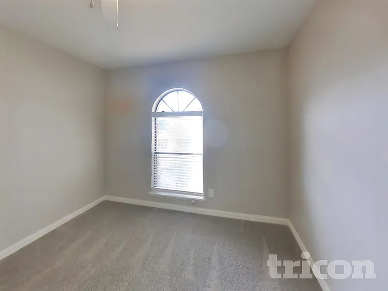 414 Hemlock Dr — Photo 12