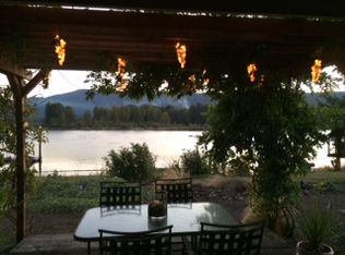 215 W Sunny Sands Rd, Cathlamet, WA 98612