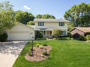 3204 Hilldale Ave NE, Saint Anthony, MN 55418