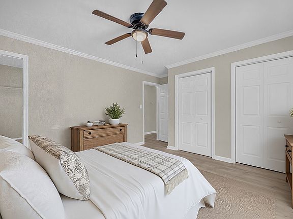 5th image of 100 Woodstone Dr APT 7