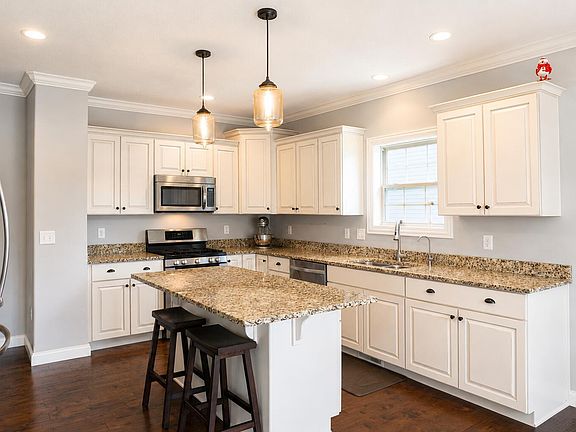 5th image of 6114 W Clairemont Ct