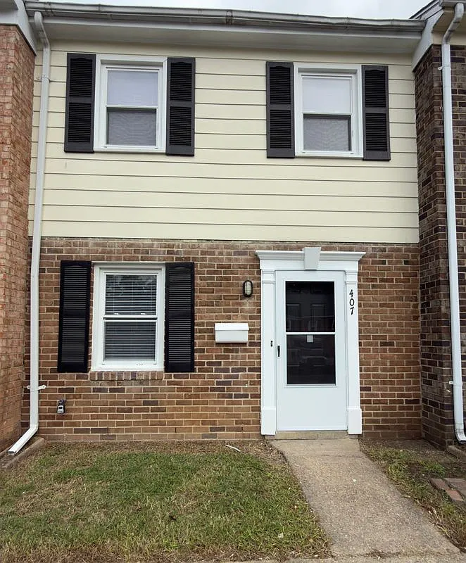 3 bed, 1.5 bath, 1188 sqft, $1,750 — Photo 1
