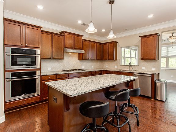 3rd image of 930 Hampton Oaks Dr