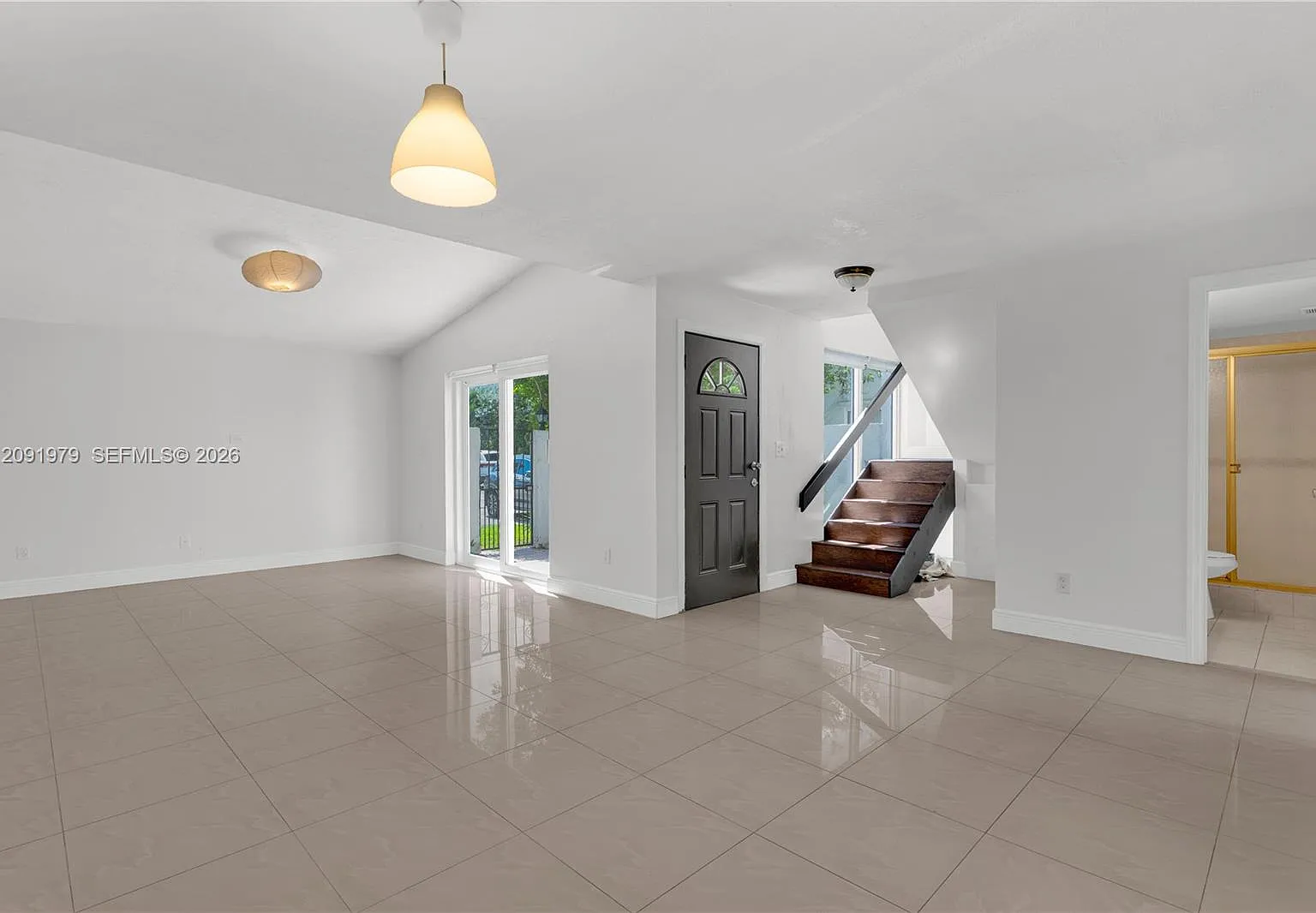 3 bed, 1378 sqft, $3,200 — Photo 1