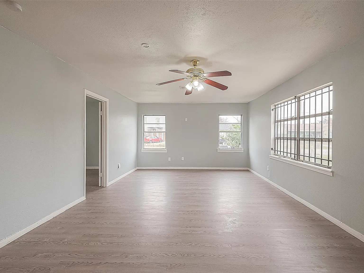 3 bed, 2.0 bath, 1018 sqft, $1,375 — Photo 4