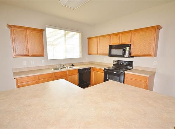 5th image of 212 Stable Dr