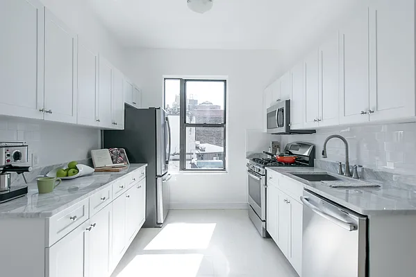 Rented by Thor Equities | media 17