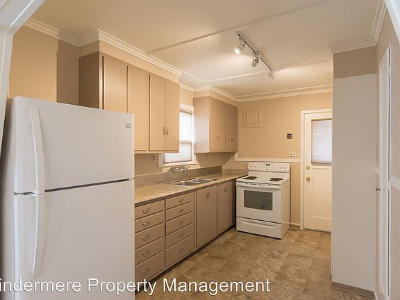 2nd image of 261 E Poplar St