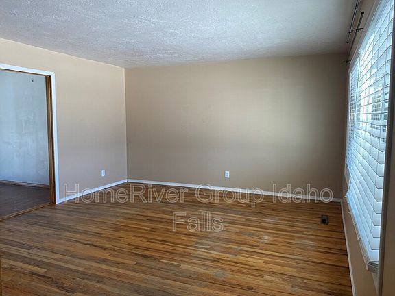 2nd image of 1372 Fairmont Dr