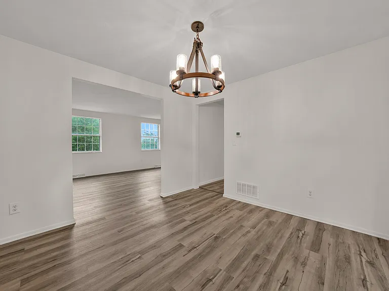 1562 Hedwig Dr — Photo 8