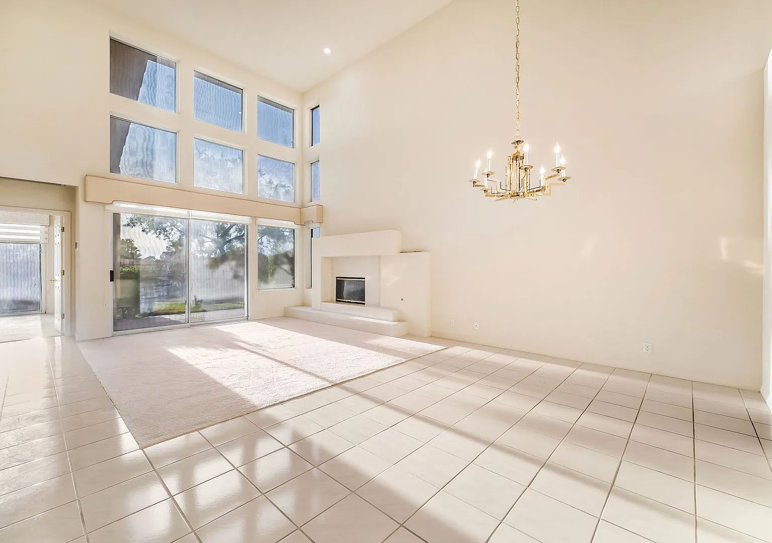 Charming Guard-Gated Southwest Las Vegas Townhome with Fireplace & Golf Course Views! — Photo 4