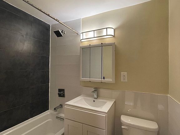 5th image of 686 Beck St APT 3C