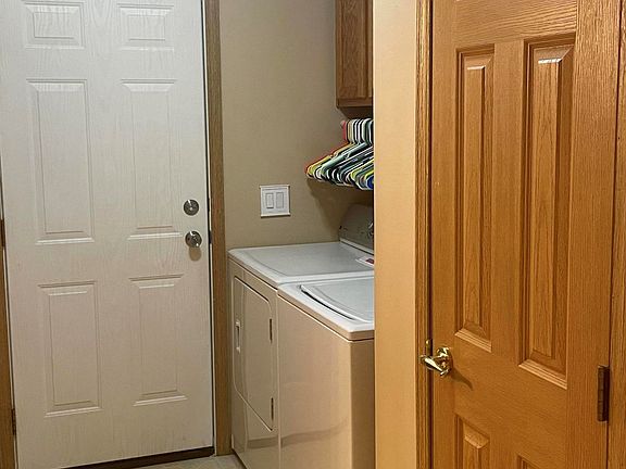 3rd image of 5943 Violet Ln